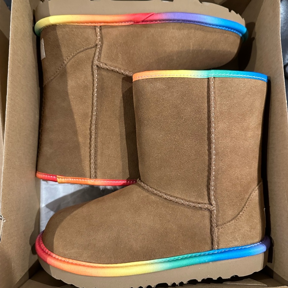 Brand New in Box UGG Classic Short II Rainbow Chestnut size 13 little girls
